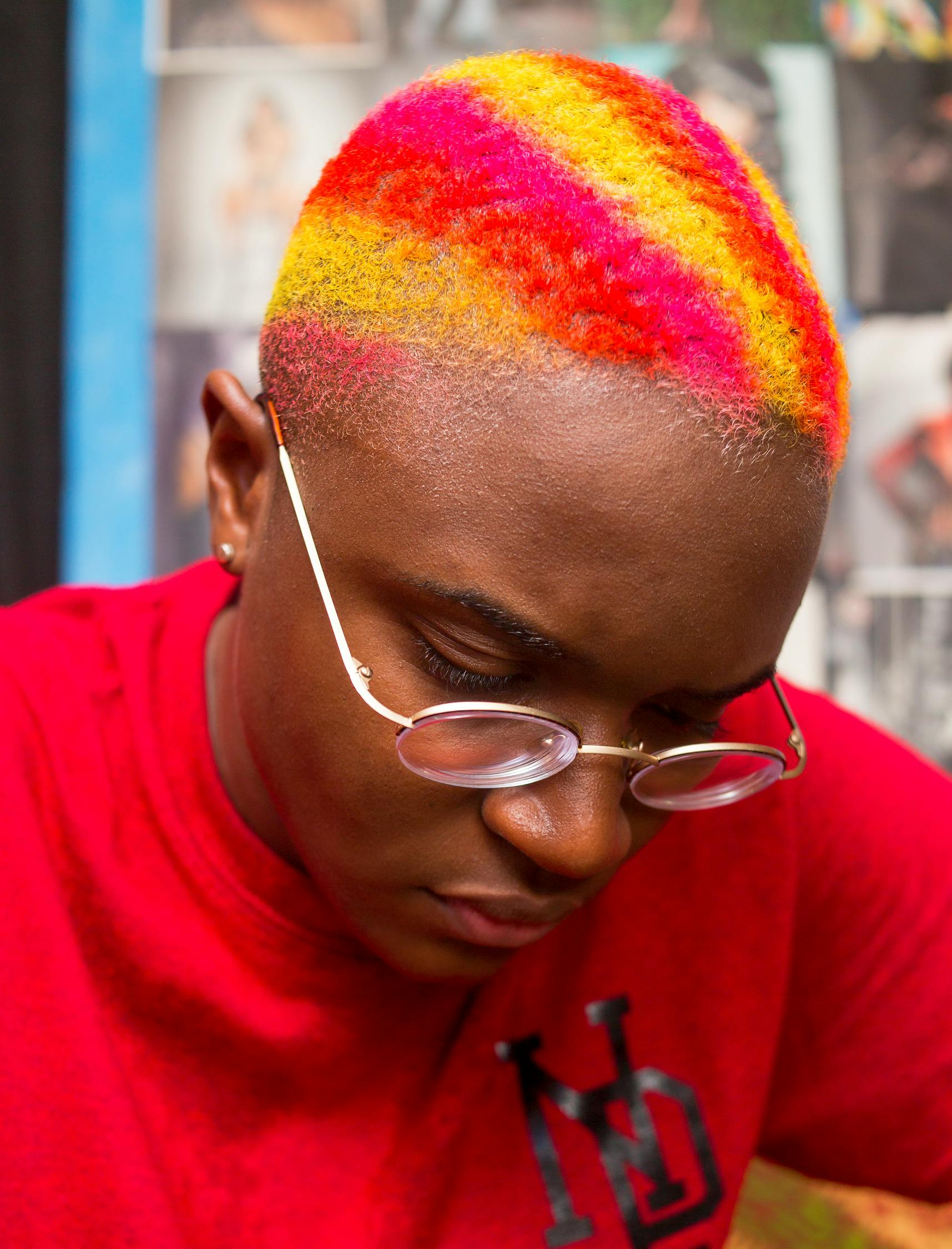 張藝興最新后腦勺發(fā)型，潮流引領(lǐng)與個(gè)性風(fēng)采展現(xiàn)