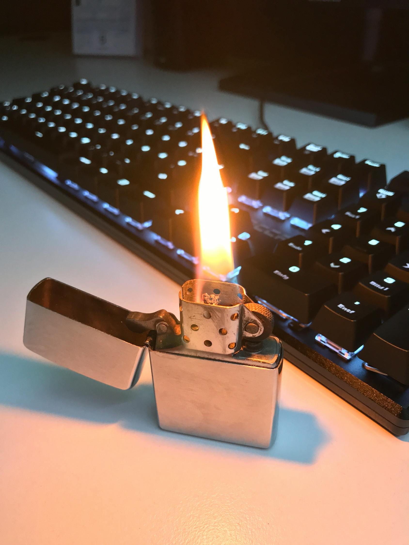 Zippo打火機(jī)2016新款，時尚與功能的完美融合