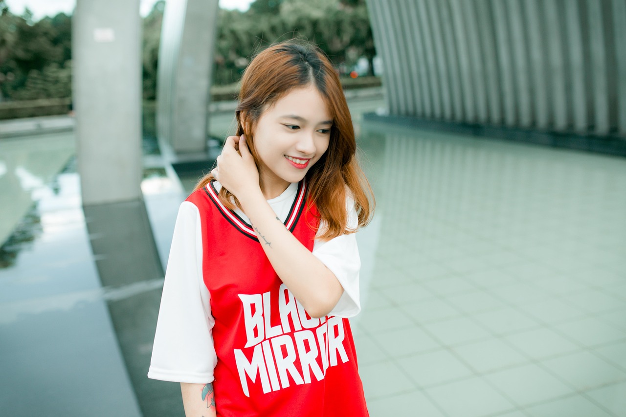 宋茜2017最新機(jī)場街拍時(shí)尚魅力爆棚，無法抗拒的時(shí)尚風(fēng)采